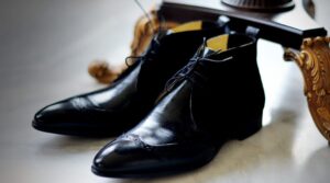 Come abbinare scarpe alte da uomo