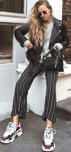 sneakers chunky abbinate a pantaloni