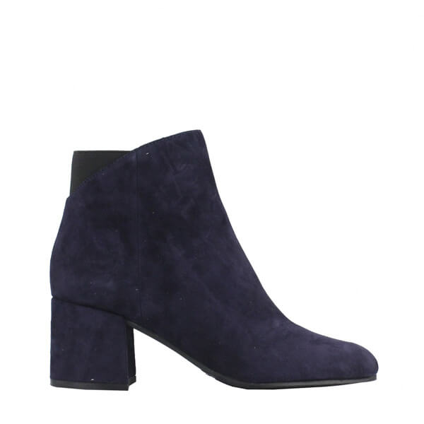 Stivaletto in suede con tacco largo e basso