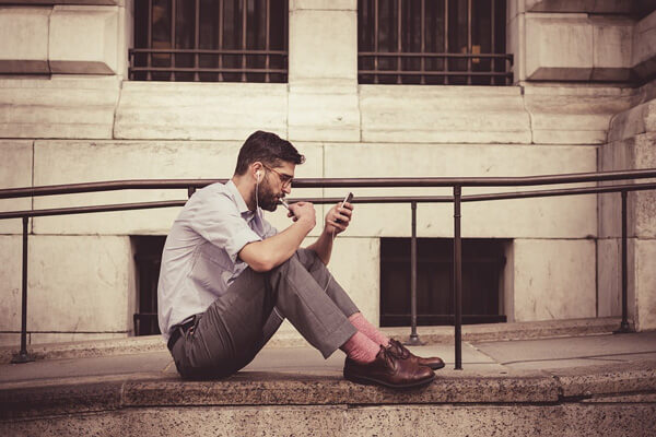 Come abbinare scarpe eleganti marroni da uomo