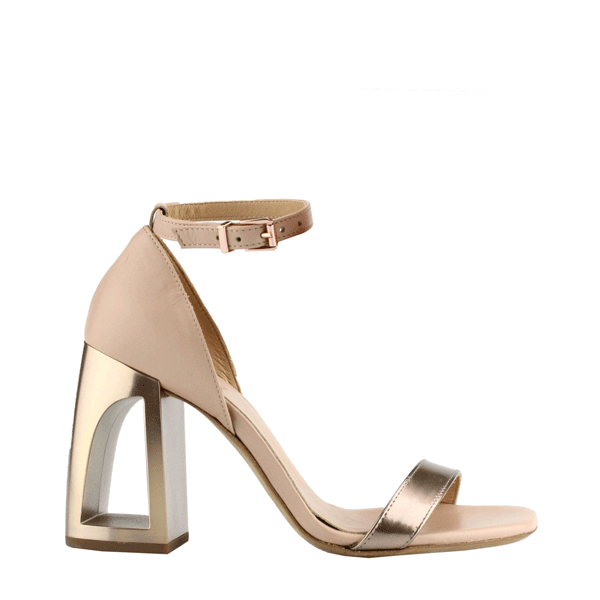 ammorbidire sandali in pelle da donna